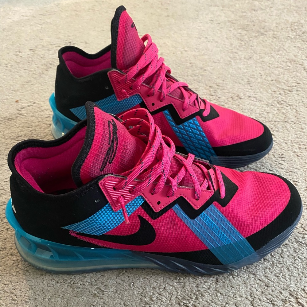 Men’s Nike LeBron 18